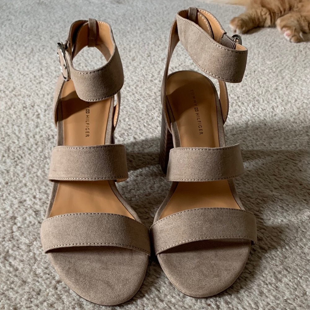 Brand new Tommy Hilfiger suede block heel shoes